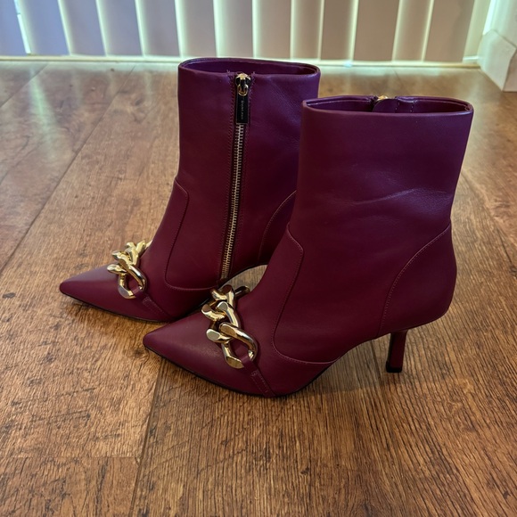 Michael Kors Leather Zippered Booties With Golden Chain Detail Size 8 - Picture 4 of 9